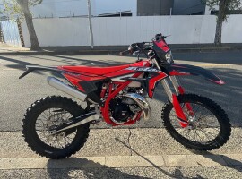 3-01　BETA X-trainer(クロストレイナー）250　2026年式　新車